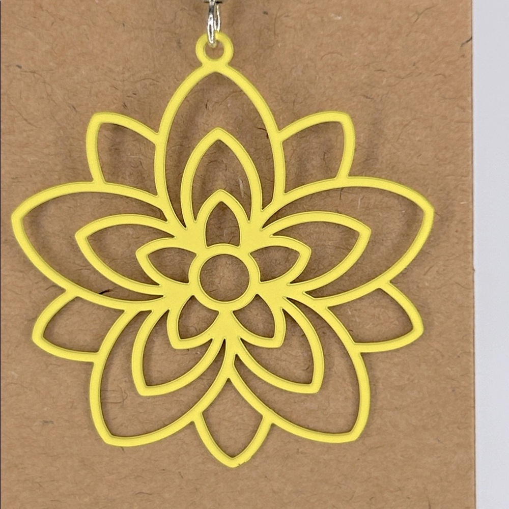 Light Weight Brass Flower Earrings Fashion Jewelry - Picture 3 of 5